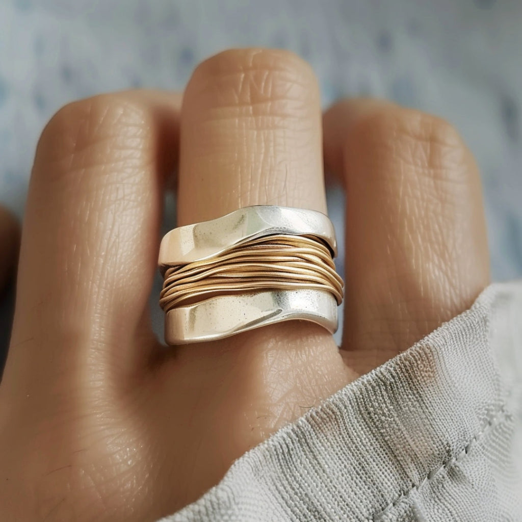 Sølvring med Gyldent Traddesign