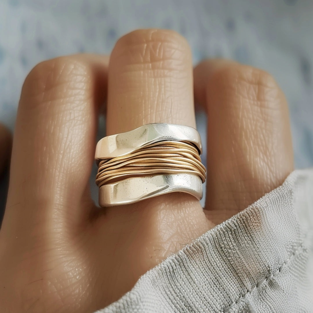 Sølvring med Gyldent Traddesign